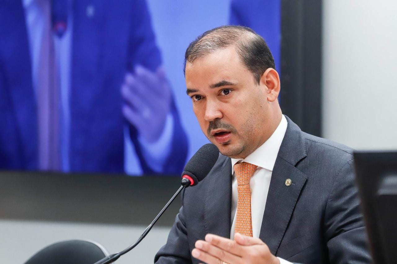Vicentinho Júnior é eleito governador do Tocantins após virar disputa no segundo turno