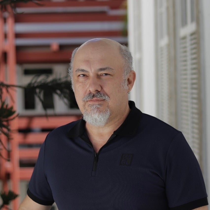 João Feres: propaganda no rádio e TV ajuda eleitores indecisos