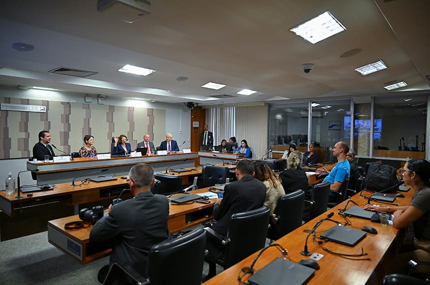 CDH elogia centros‑dia para idosos, mas alerta para custo