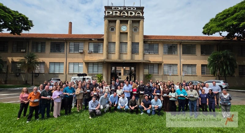 Prefeitura homenageia servidores com décadas de dedicação a Limeira
