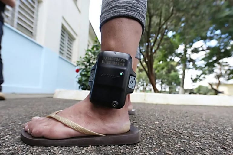 RS triplica número de agressores monitorados por tornozeleira eletrônica