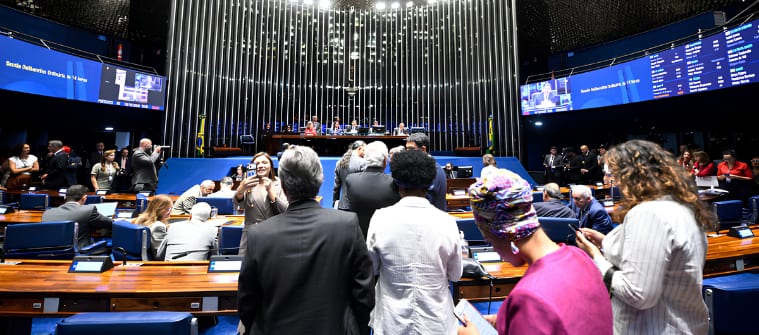 Senado aprova PEC que prevê fim da escala 6×1 e jornada semanal de 40 horas