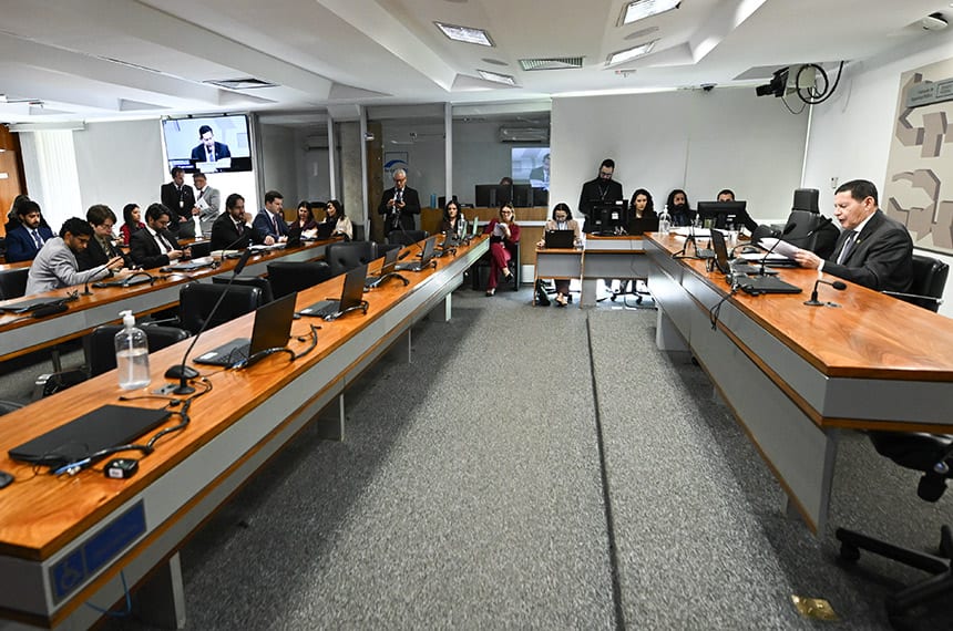 CSP pode votar porte de arma para mulheres com medida protetiva