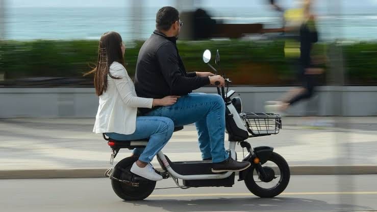 Camaquã propõe regras rígidas para motos elétricas e patinetes
