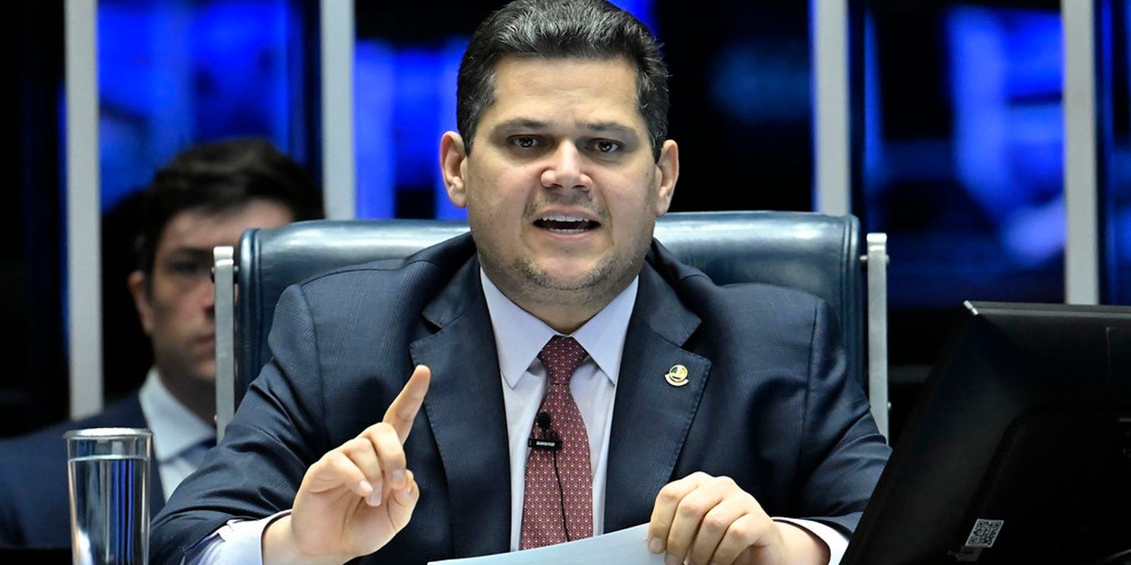 Alcolumbre define calendário de votação do fim da escala 6x1 no Senado