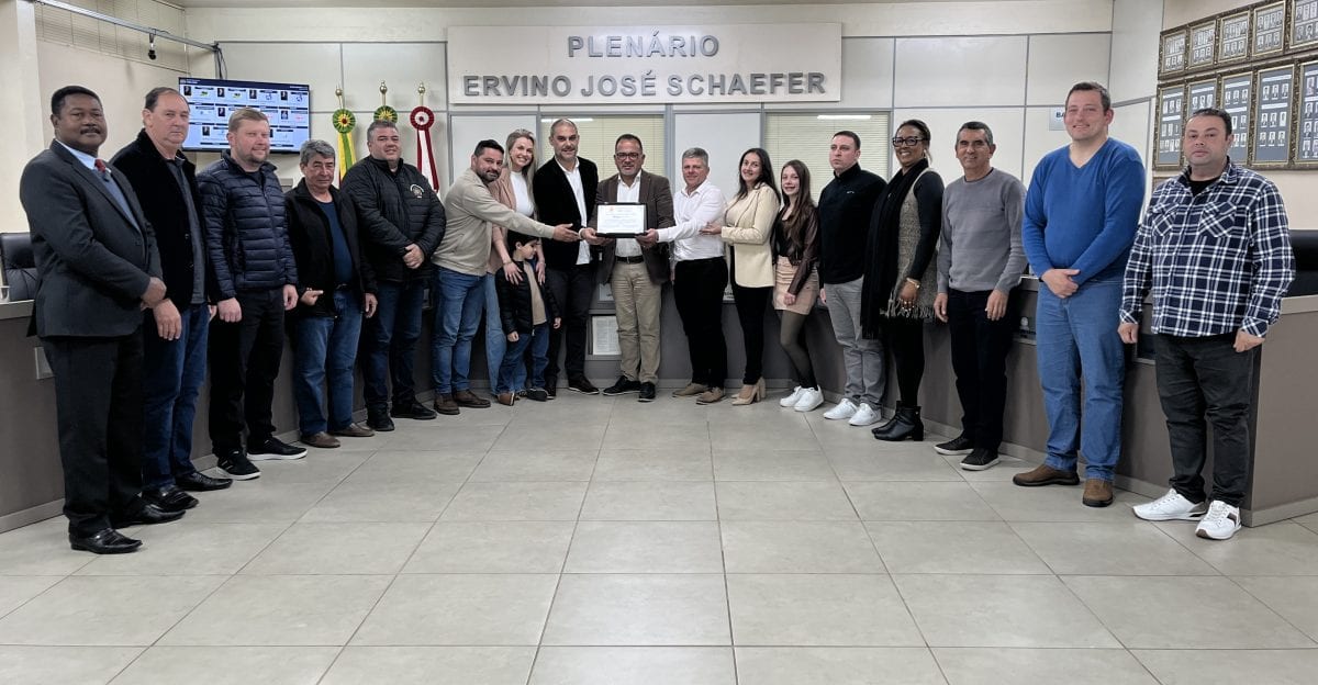 Câmara de Vera Cruz aprova projetos do Executivo e homenageia empresa pelos 25 anos