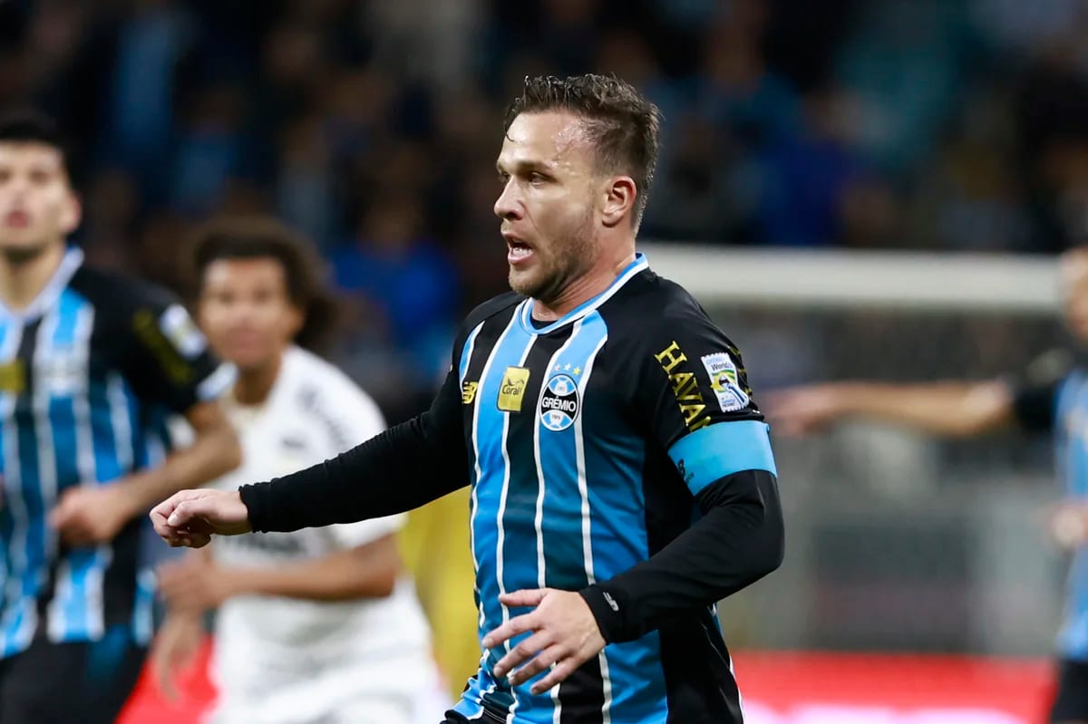 Arthur revela bastidores da negociação frustrada para seguir no Grêmio