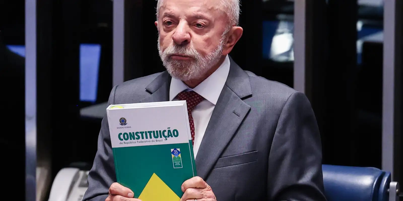Lula celebra o fim da escala 6x1 durante atos de campanha em Minas Gerais