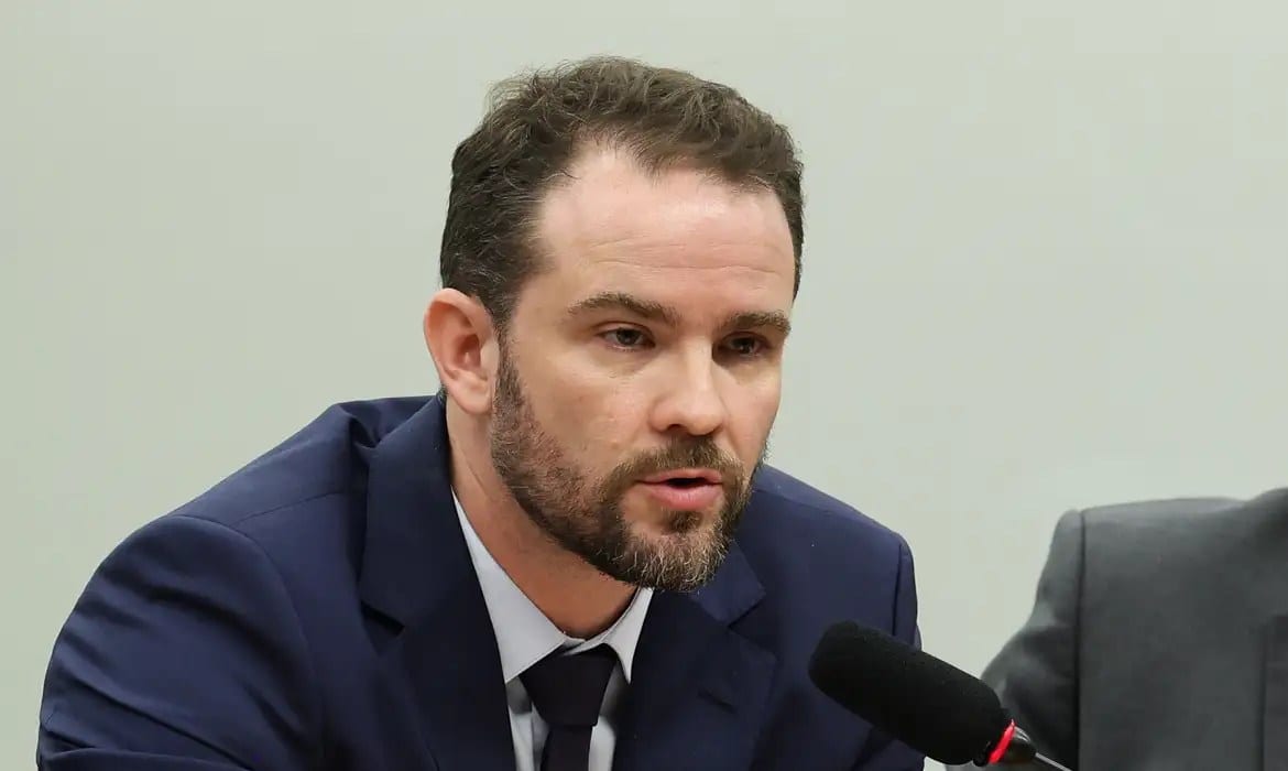 Governo buscará cumprir meta fiscal com diálogo, diz Durigan