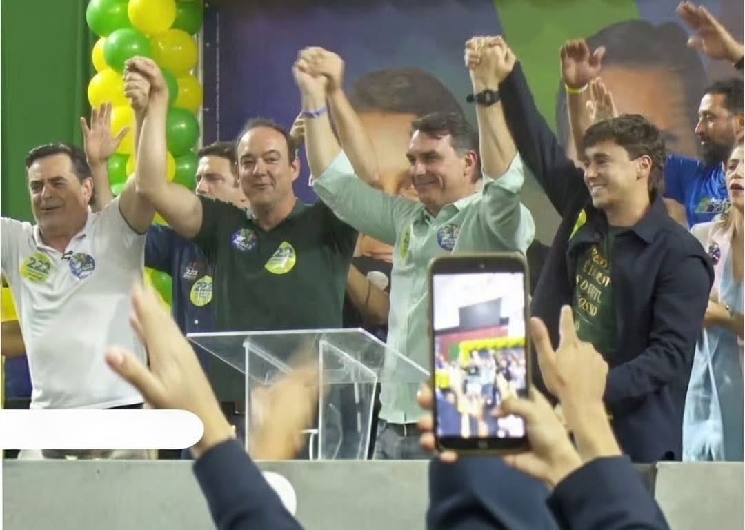 Flávio Bolsonaro participa de lançamento do PL em Minas ao lado de Nikolas Ferreira
