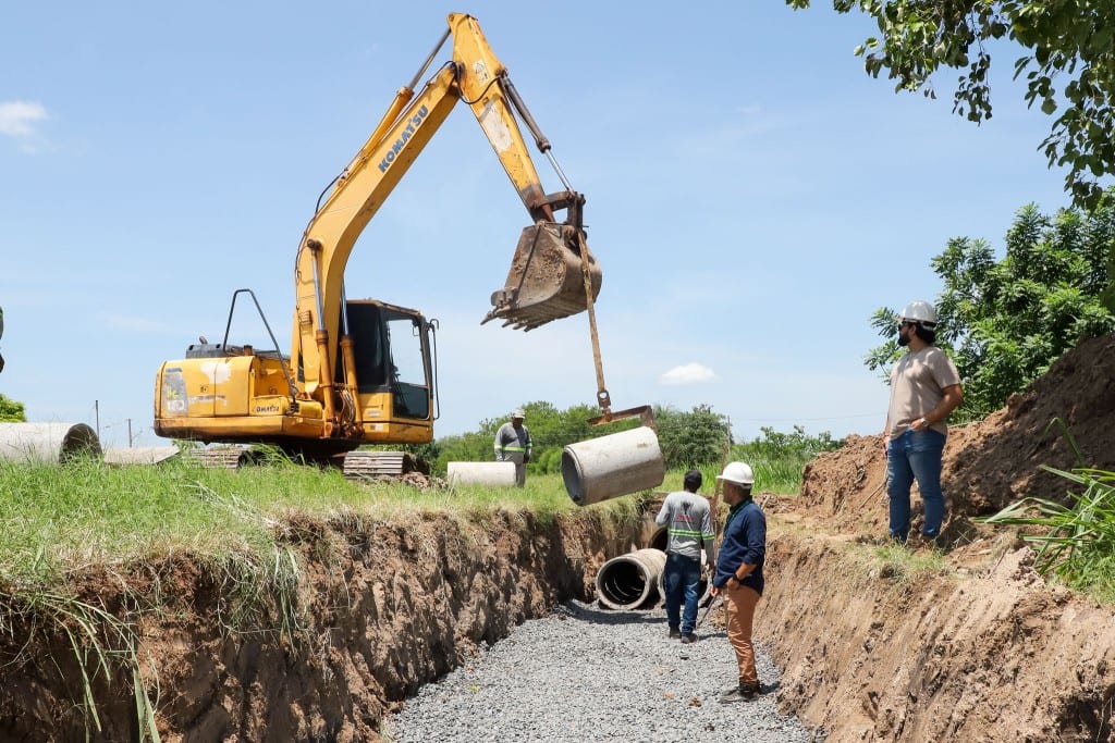 Prefeitura intensifica drenagem, tapa-buracos e manutenção de vias urbanas e rurais em Várzea Grande