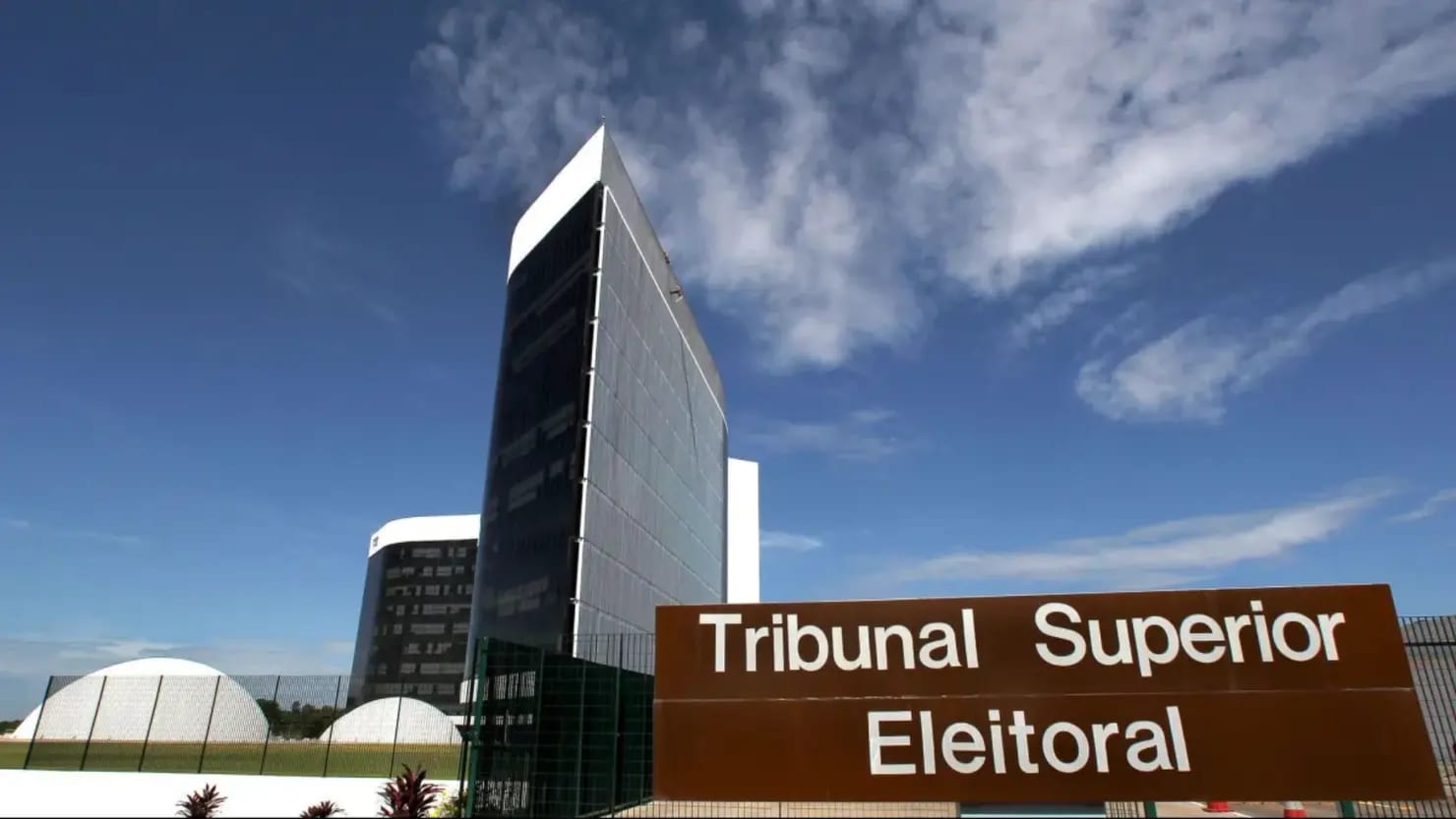 TSE divulga regras sobre o que eleitor pode e não pode fazer no dia da votação