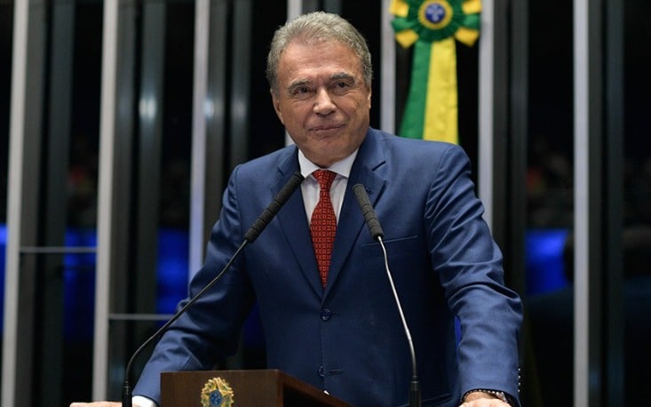 Álvaro Dias desiste de candidatar-se ao Senado pelo Paraná
