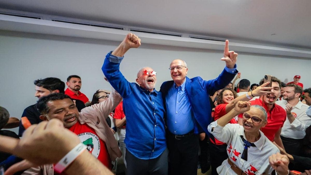 Lula pede Hino da Independência na festa da vitória