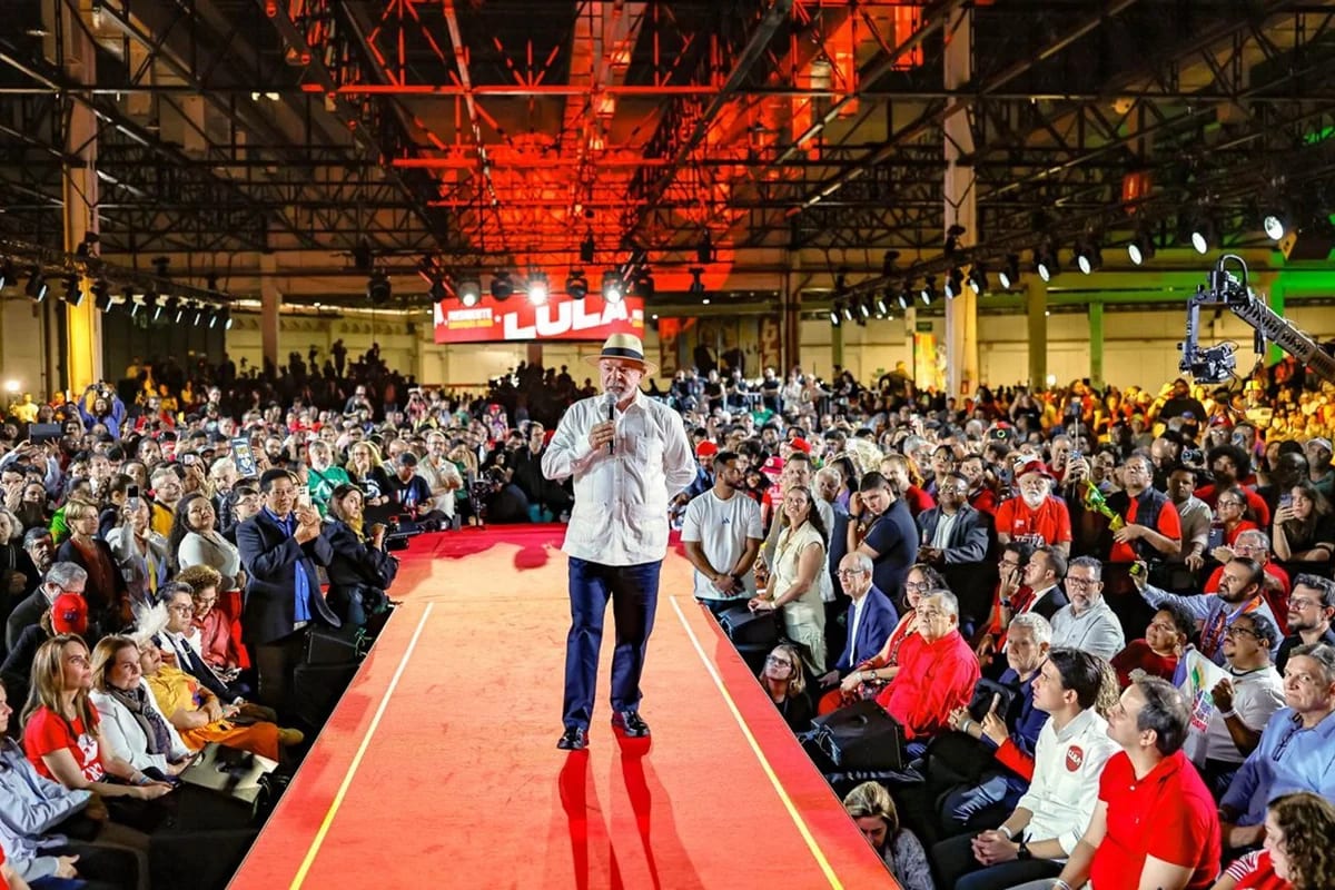 Campanha pede discursos mais diretos e combativos de Lula