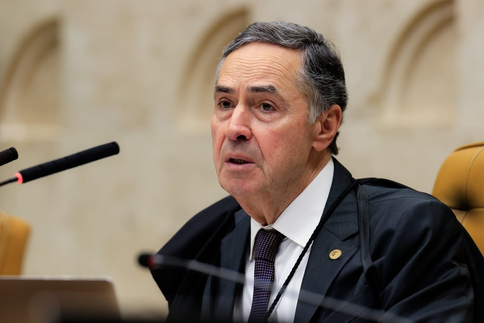 Barroso: “Acidente” não define o Judiciário, diz ministro aposentado
