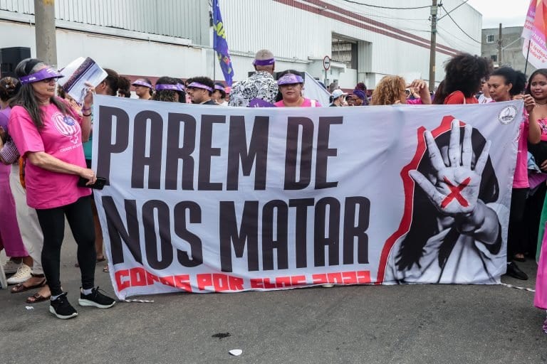 Projeto suspende registro profissional de condenados por violência contra mulher