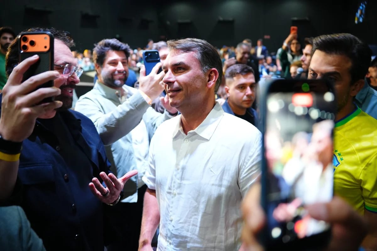 Flávio Bolsonaro reuniu mais de 400 influenciadores em SP nesta terça (20/10)