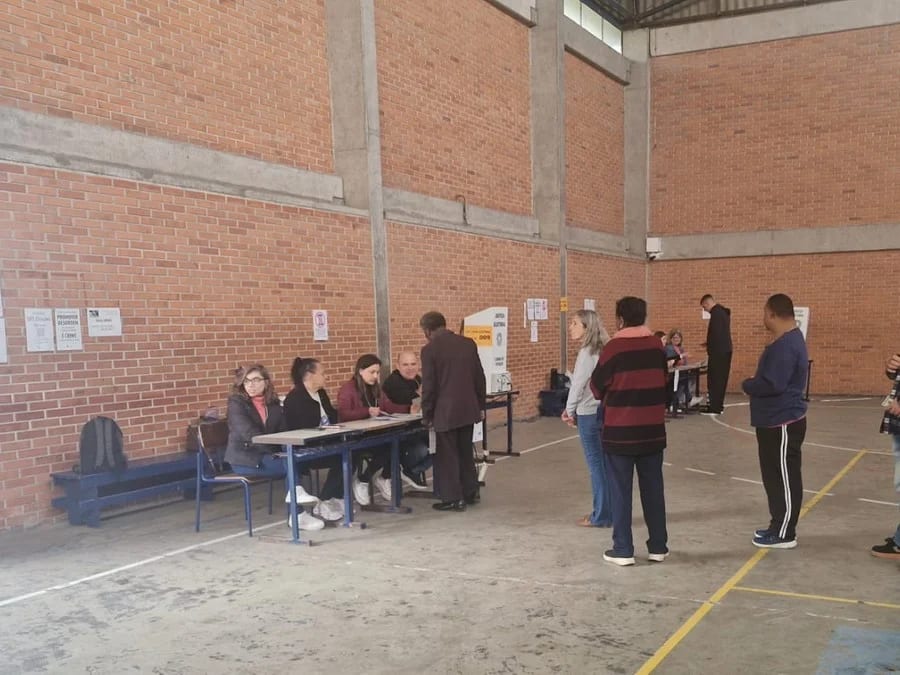 Movimentação intensa nos locais de votação em Pelotas