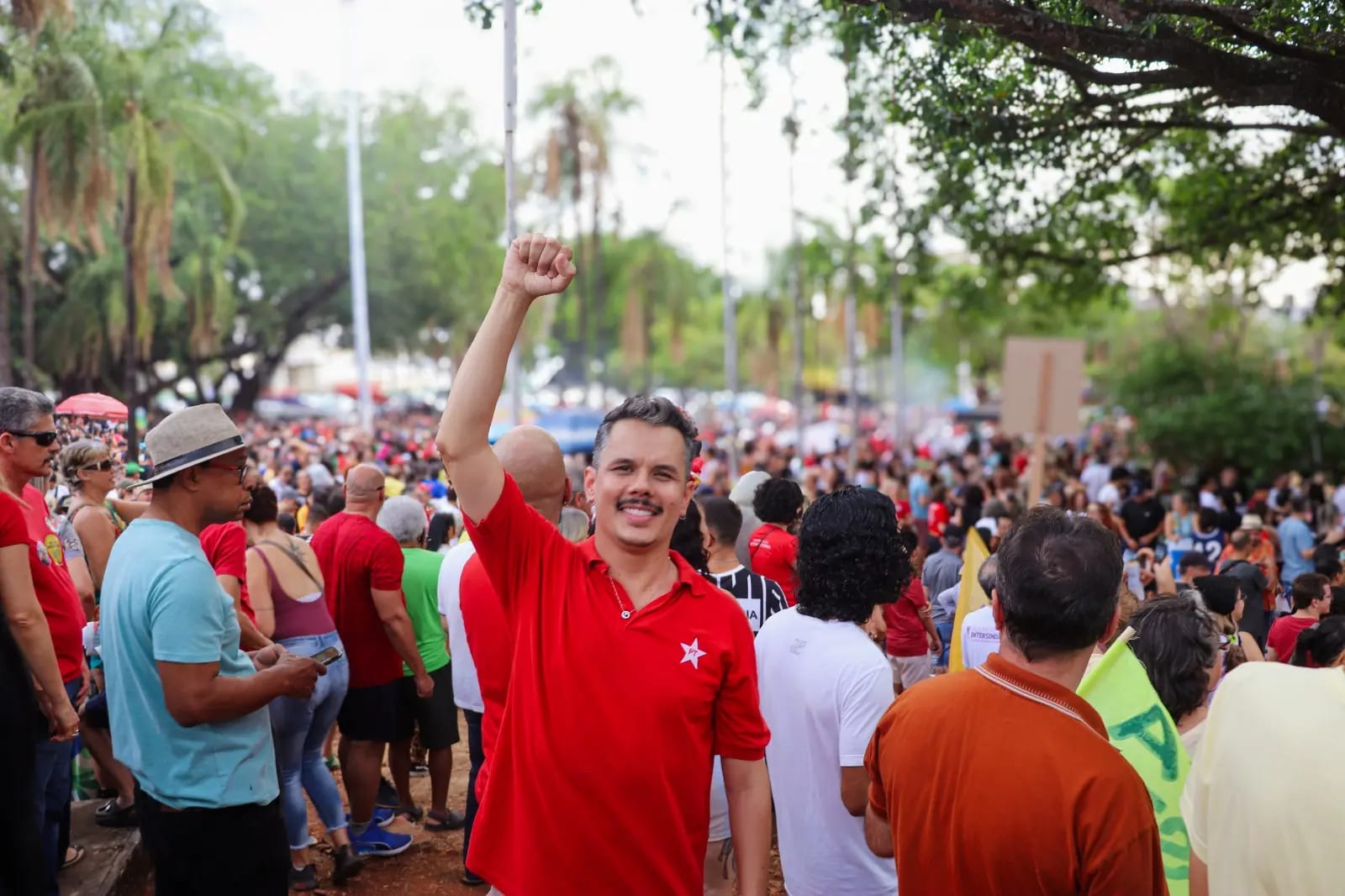 "Primeira vez que um LGBTQIA+, assumido e militante, ocupa a Assembleia", celebra Fabrício Rosa