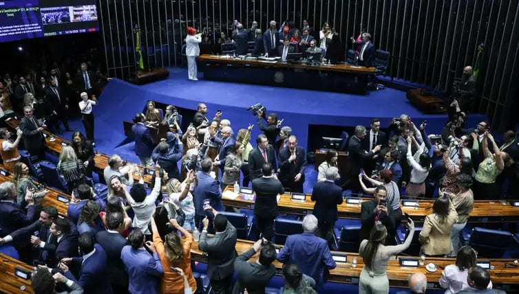 Senado aprova fim da escala 6×1; mudança será gradual