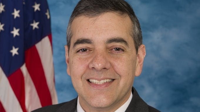 Ex-deputado David Rivera é condenado a 10 anos por lobby à Venezuela