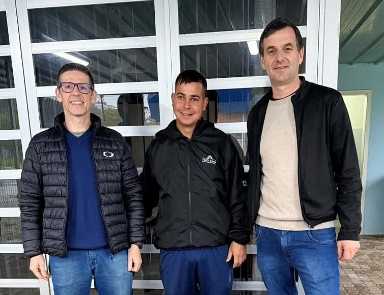 Emater entrega sementes de milho a 14 famílias em Campo Bom