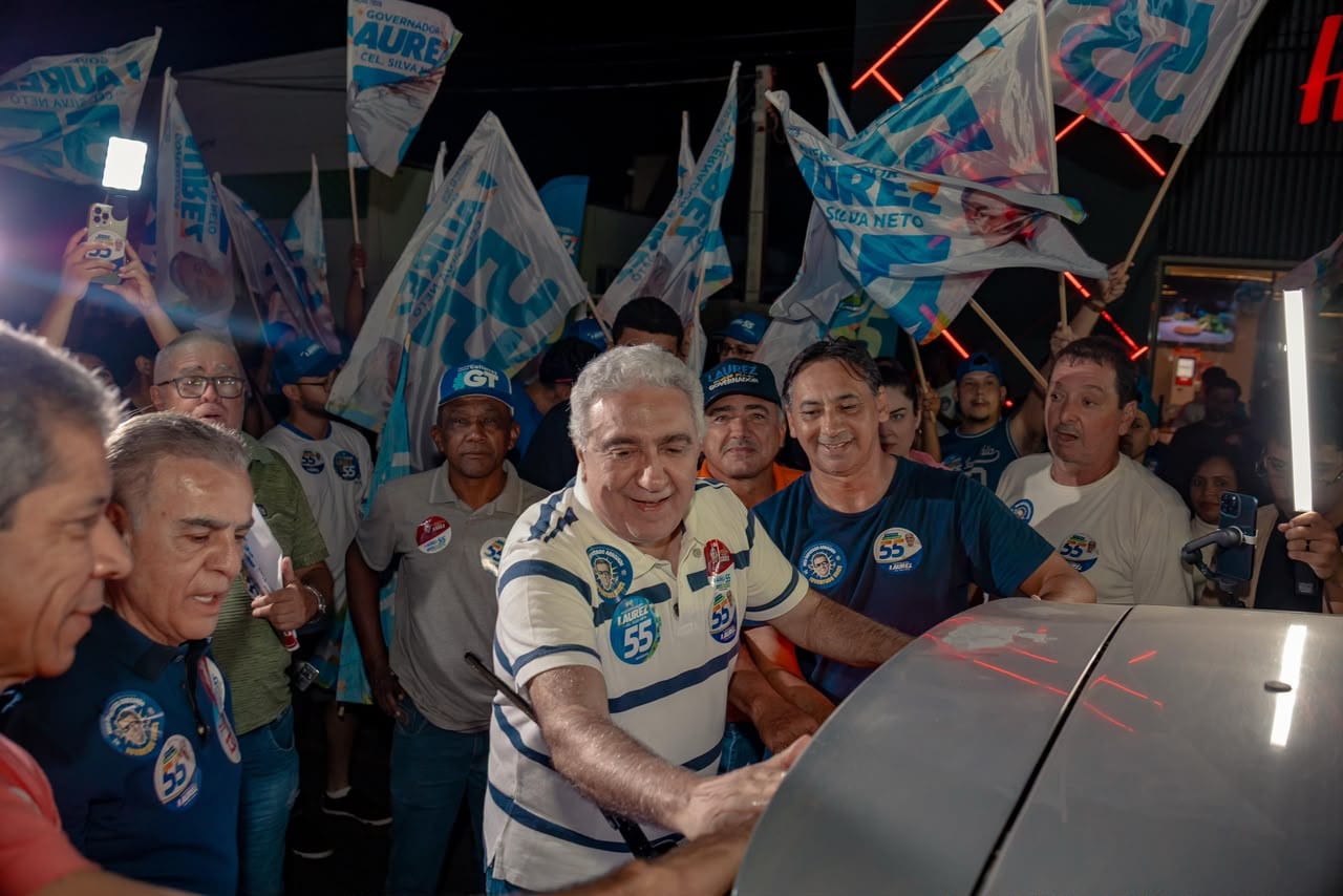 Laurez faz adesivaço em Gurupi com centenas de carros