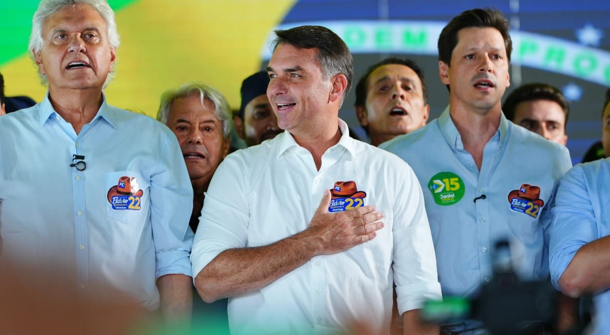 MDB fecha apoio de 17 diretórios estaduais à campanha de Flávio Bolsonaro após reunião