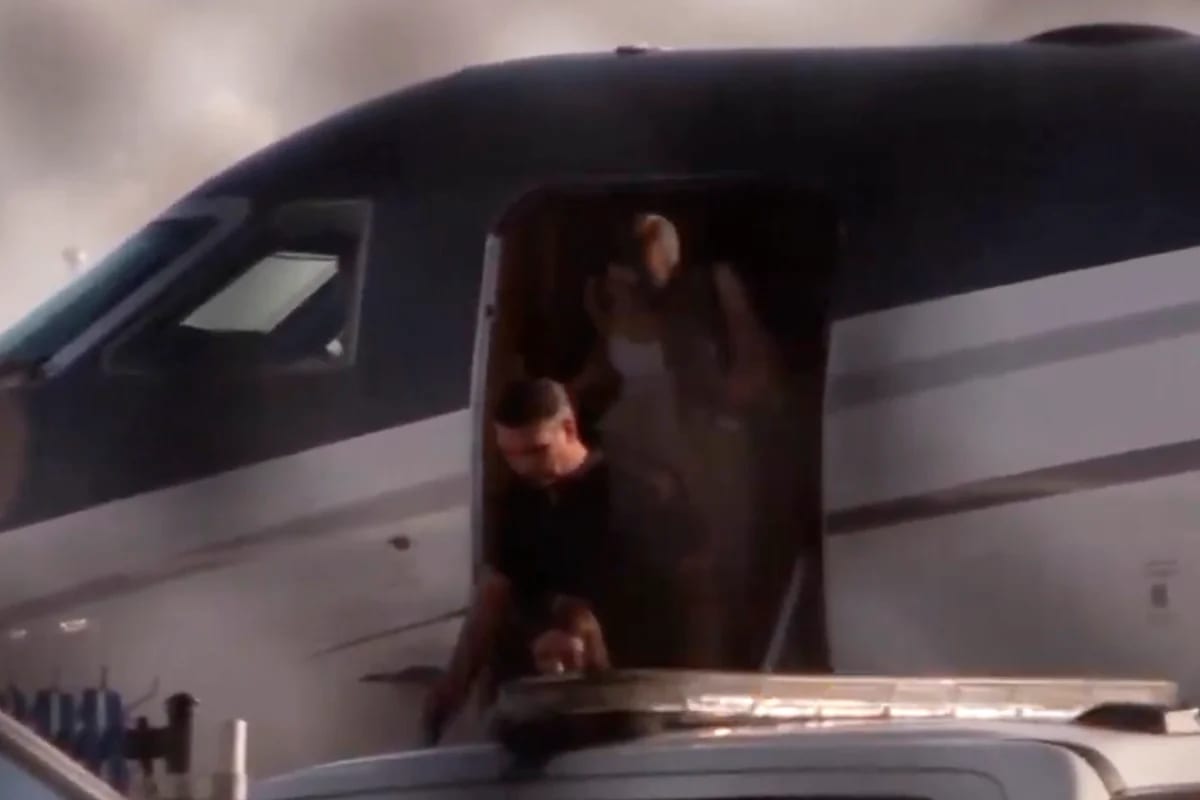 Flávio Bolsonaro e família desembarcam em aeroporto de Miami, nos EUA