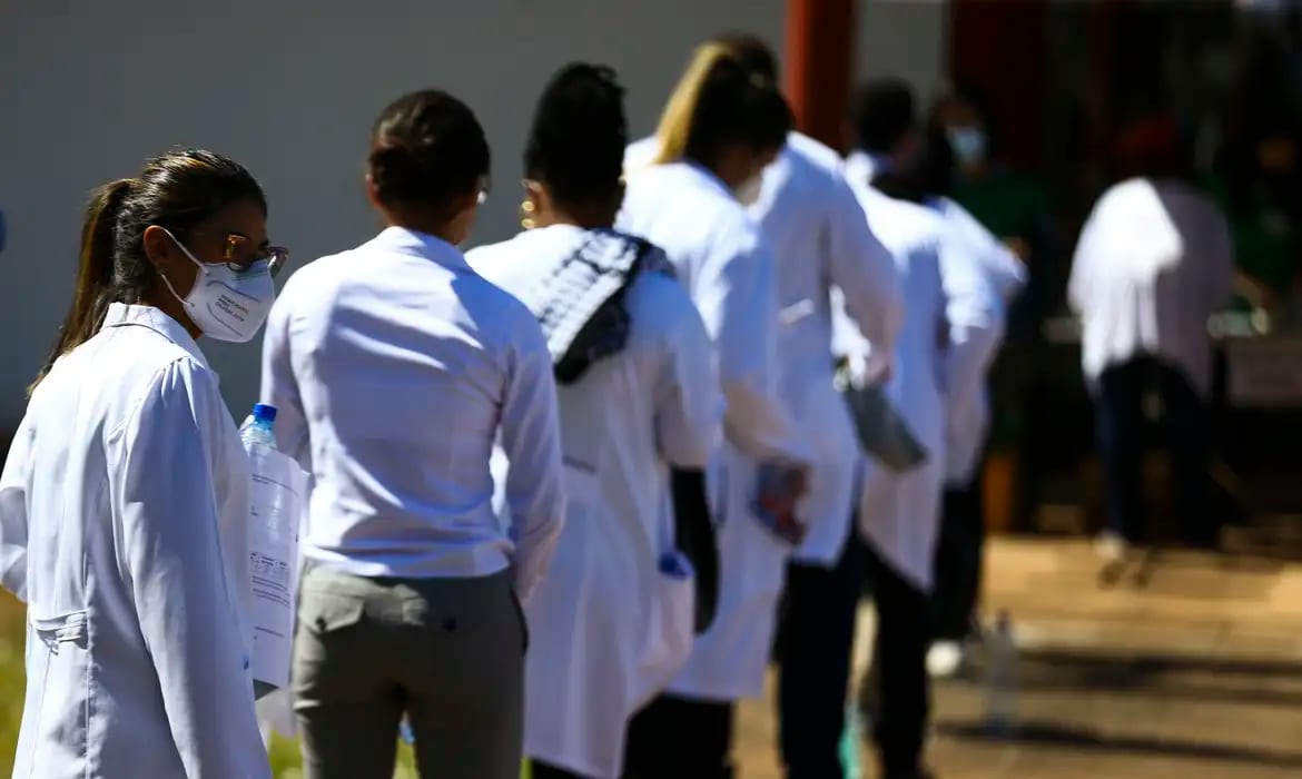 Congresso aprova exame obrigatório para exercício da medicina