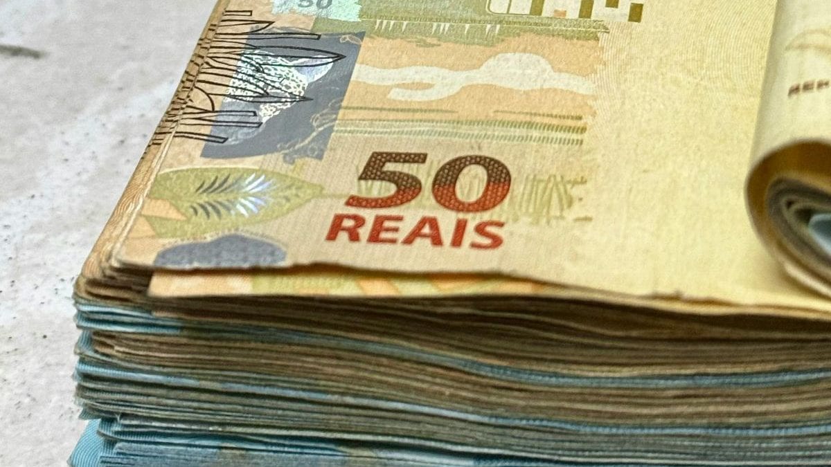 Após reeleição de Lula, dólar dispara e mercado reage com forte queda do real