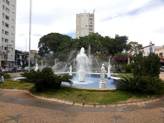 Candidatos a deputado intensificam a campanha nas ruas de Franca neste sábado