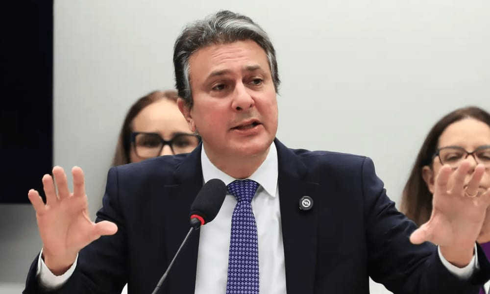Flávio fugiu do compromisso de quebra dos sigilos, afirma Camilo Santana