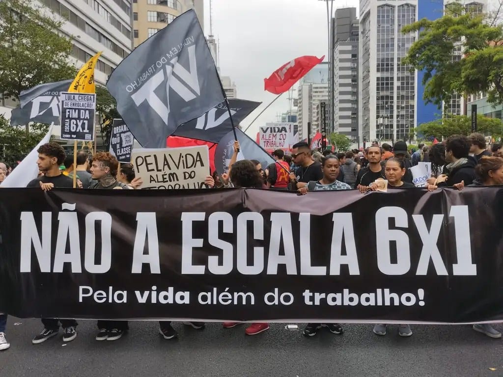Setores de comércio, serviços e turismo lançam campanha para adiar votação da 6×1