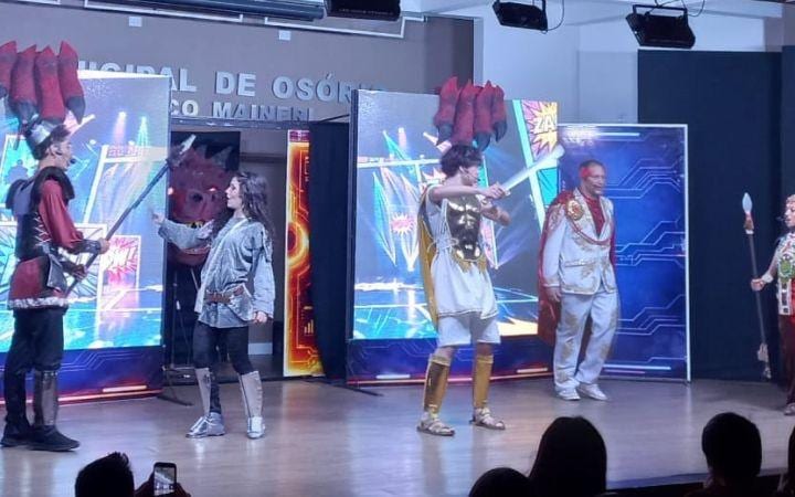 Peça teatral de combate ao bullying reúne 400 estudantes das redes estadual e municipal em Osório