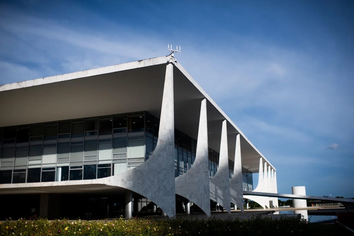Governo adia reunião de 29/9 com clubes e CBF sobre MP que proibiu bets