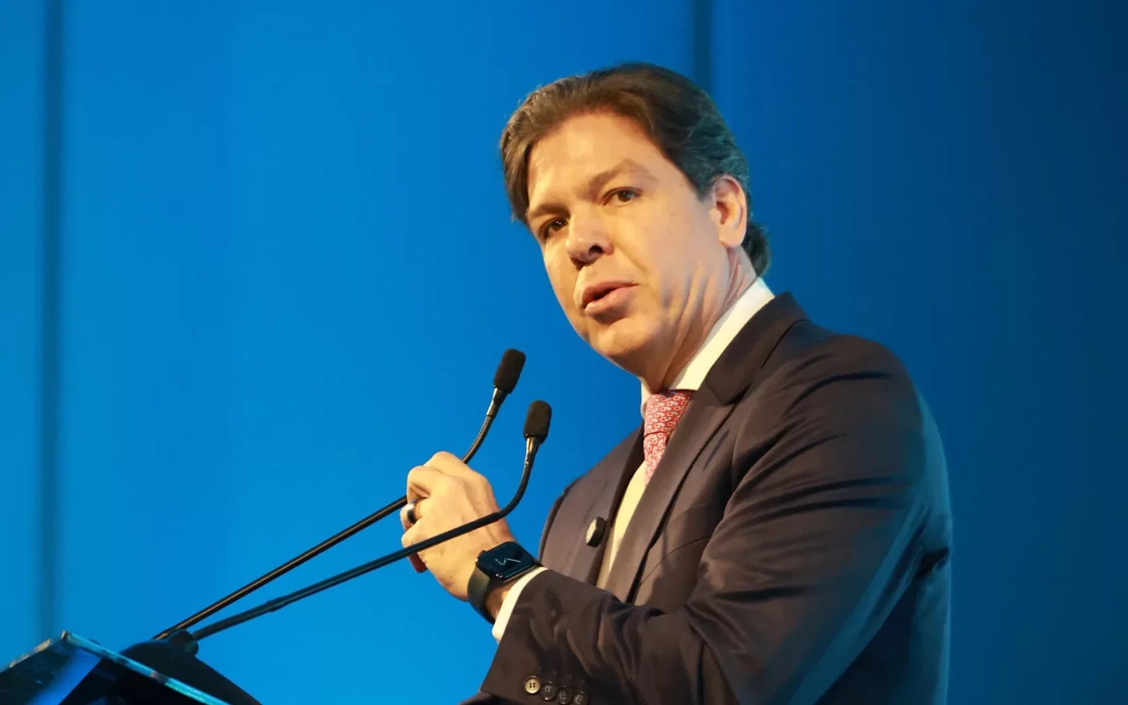 Ministro diz que Brasil quer abrir mercado de satélites sem perder soberania digital