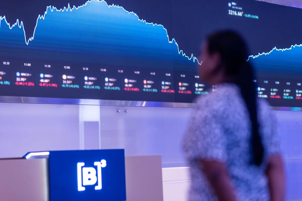 Após choque de segunda-feira, dólar e bolsa fecham semana ainda de ressaca e à espera de anúncios de Lula