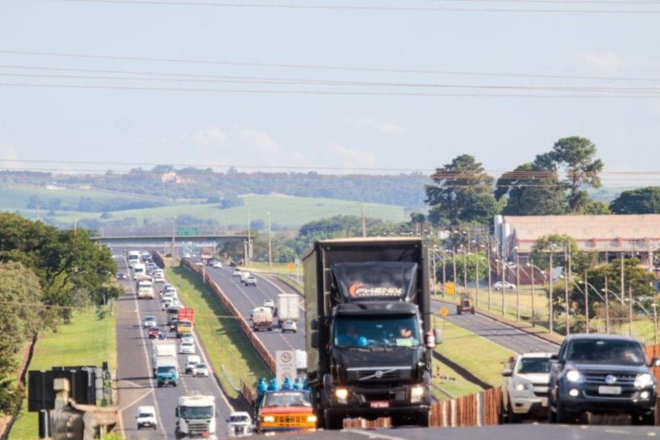 Finados deve levar 1 milhão de veículos às rodovias