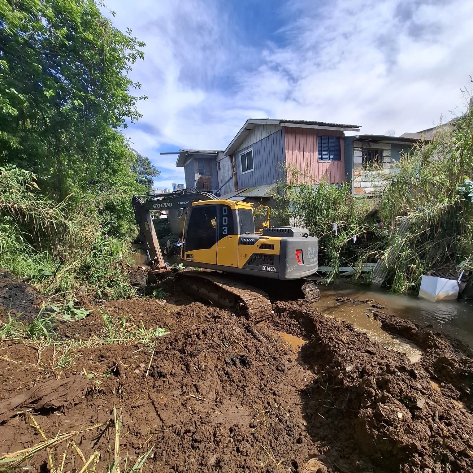 Passo Fundo faz desassoreamento de arroios para prevenir alagamentos