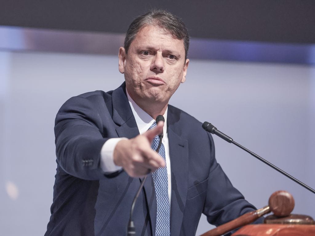 Tarcísio anuncia reunião de Flávio com Republicanos e espera gesto do MDB