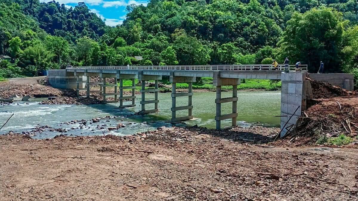 Estrutura da nova ponte sobre o Rio Jacuizinho está concluída