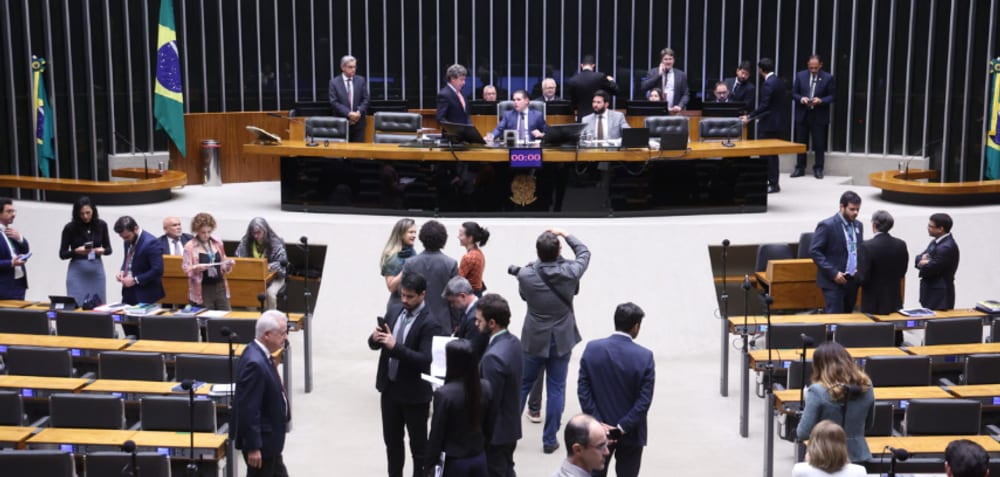 Câmara aprova fim da “taxa das blusinhas” e texto segue para o Senado