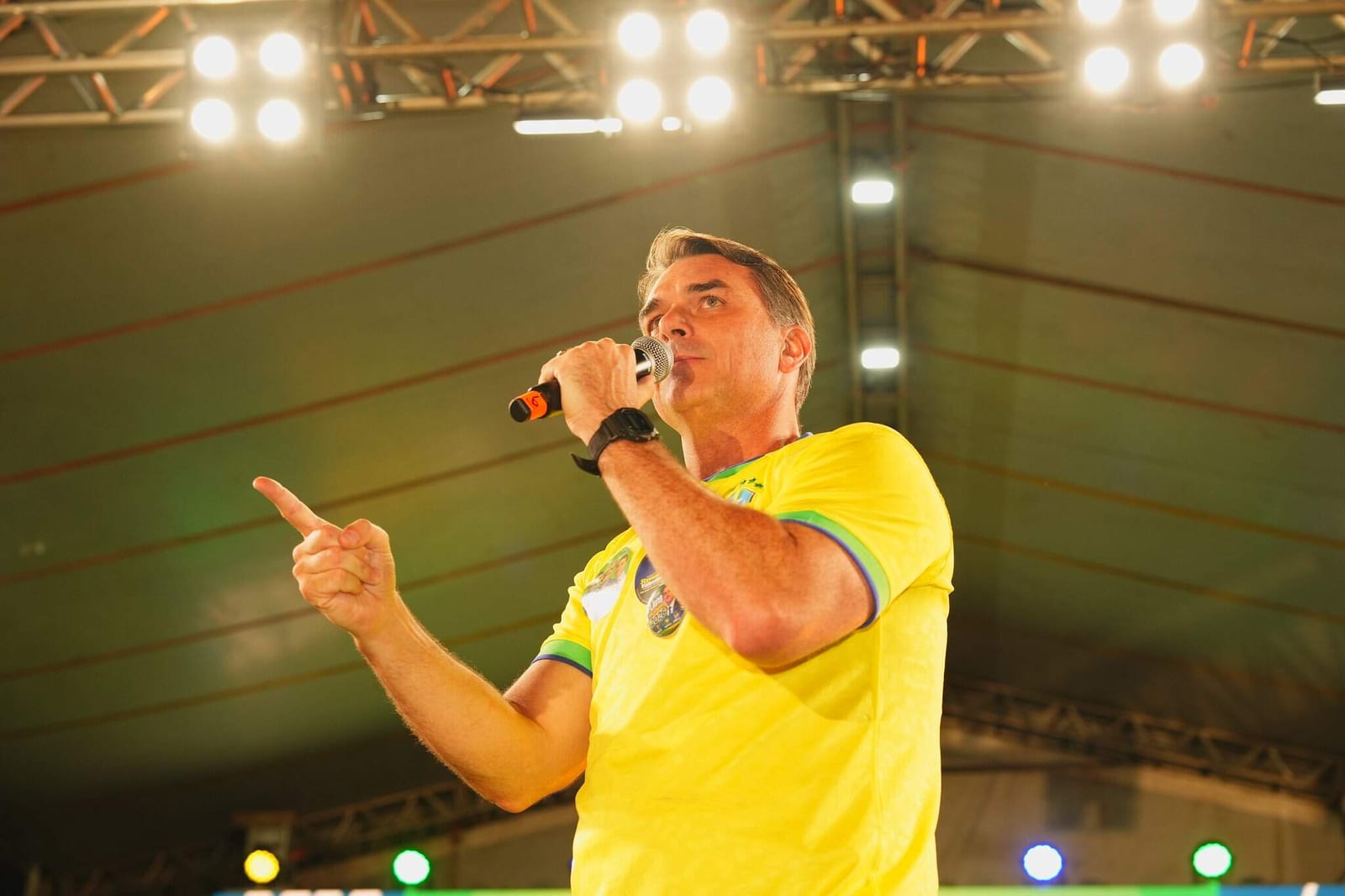 Tribunal Superior Eleitoral manda suspender site que oferece criptomoedas por apoio a Flávio Bolsonaro