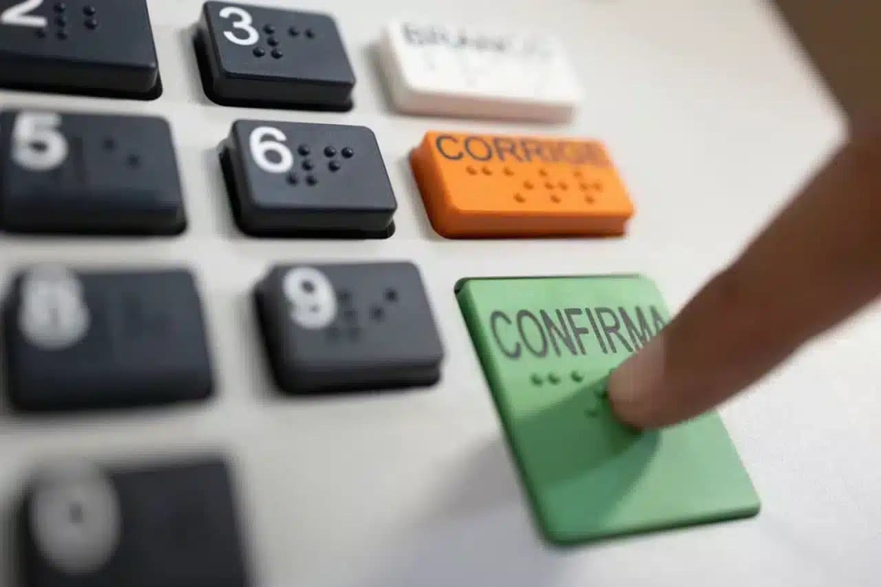 Faltar ao 1º ou 2º turno exige justificativas separadas