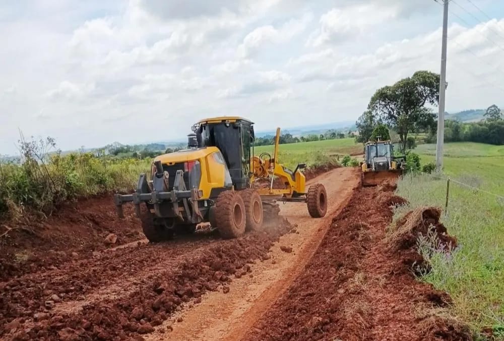 Secretaria de Obras faz melhorias na estrada entre São José das Missões e Palmeira das Missões