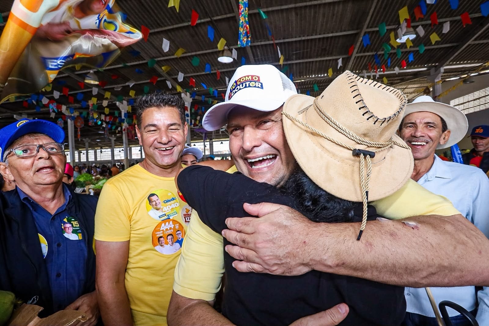Cláudio Mitidieri visita feira de Nossa Senhora da Glória e ouve elogios à saúde