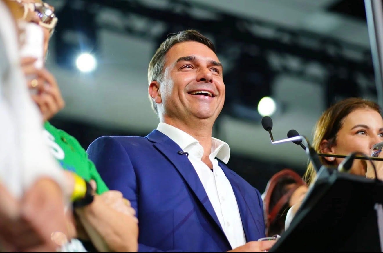 FLÁVIO BOLSONARO E LULA CONFIRMAM PRESENÇA EM DEBATE NA BAND NESTE DOMINGO