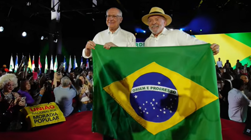 Lula confirma candidatura à reeleição e promete lutar por emendas